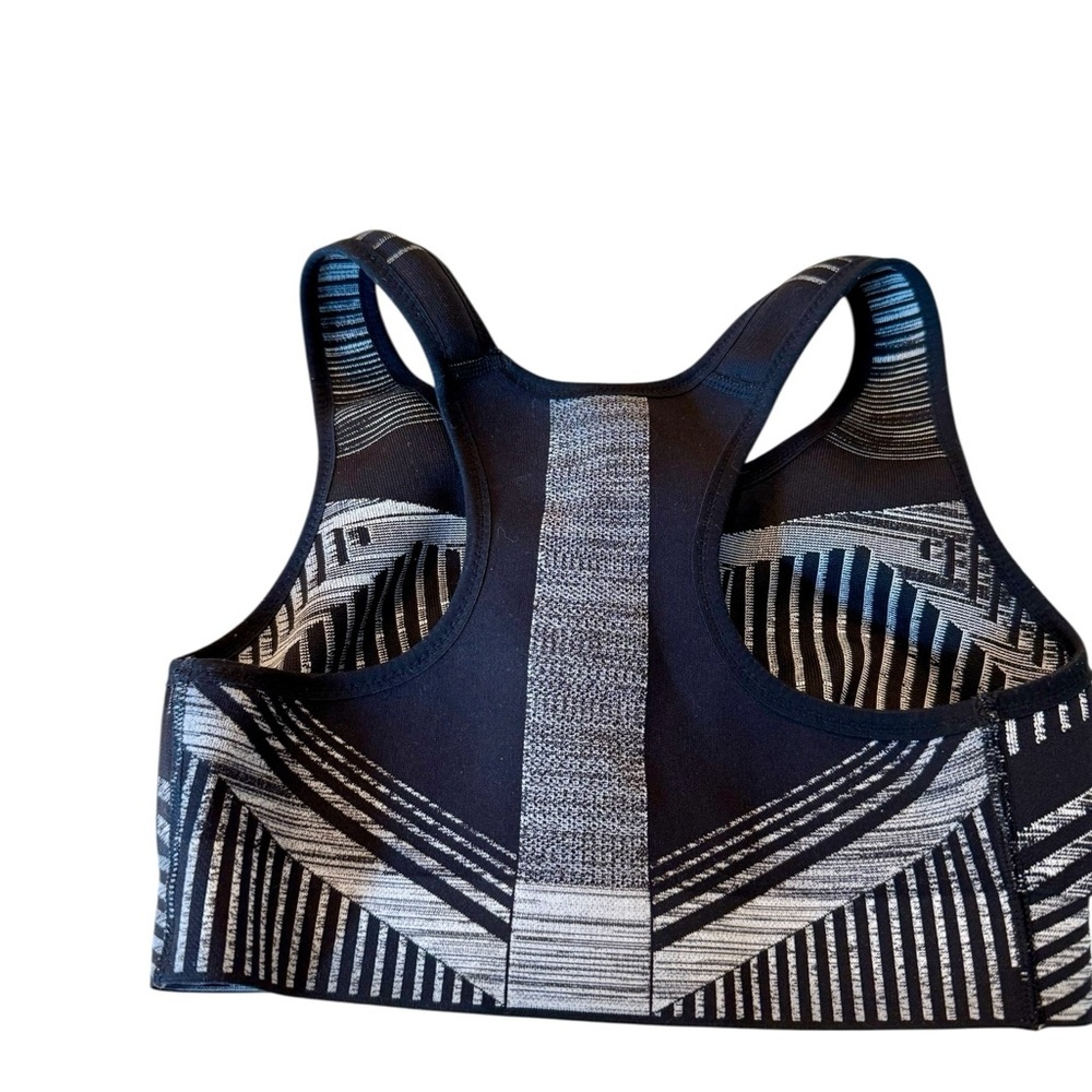 Nike Pro Indy Flyknit Seamless Sports Bra XS Black Gray‎ Stripe AJ4047-014 - Picture 4 of 13